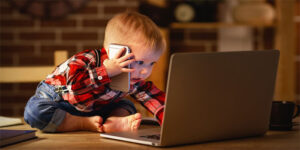 مخاطر الإلكترونيات على الأطفال